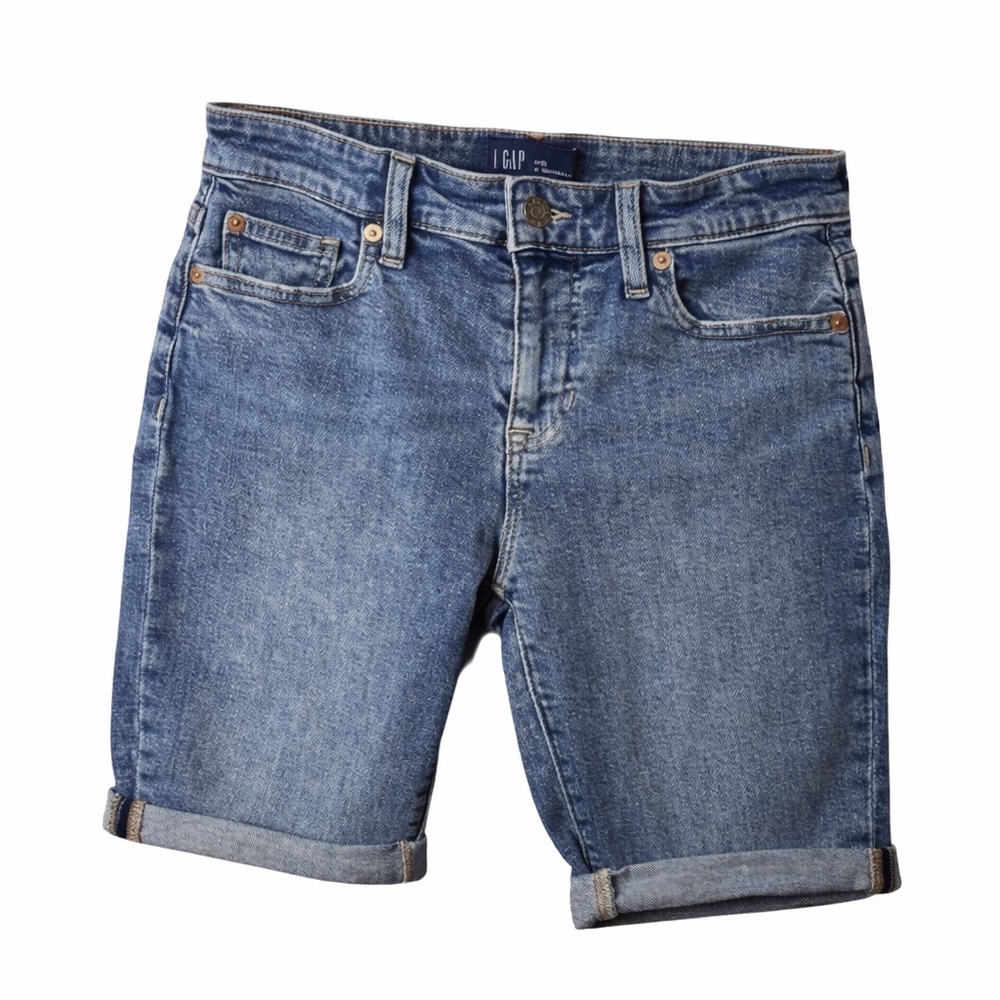 Gap Denim Blue Bermuda Short. Size 0. Great Condition. Preppy. Cuff Leg Classic